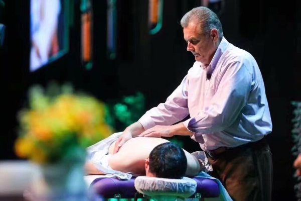 Zestaw doTERRA AromaTouch z dyfuzorem - obrazek 2